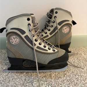 Girls CCM 60 ice skates